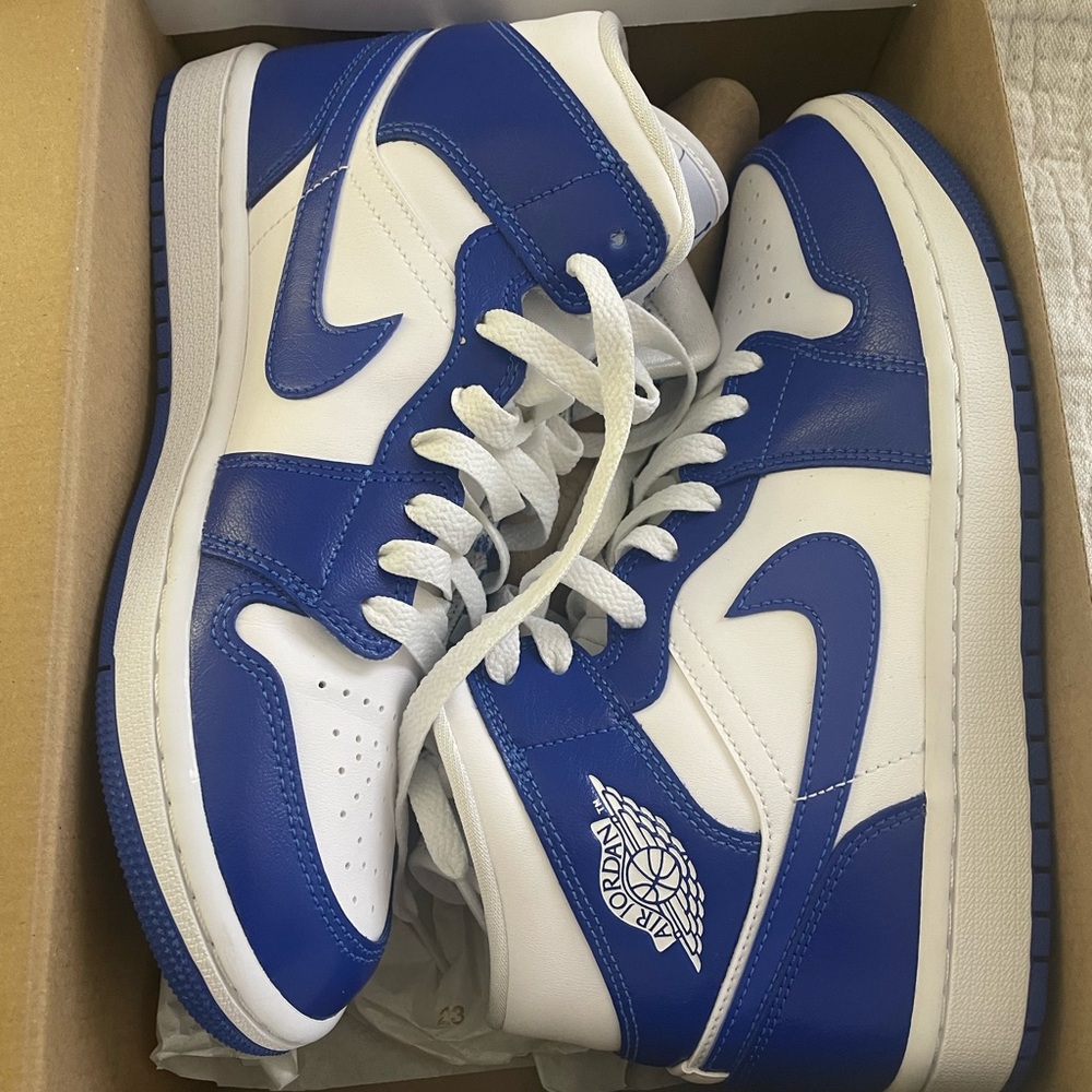 WMNS AIR JORDAN 1 MID SIZE 8